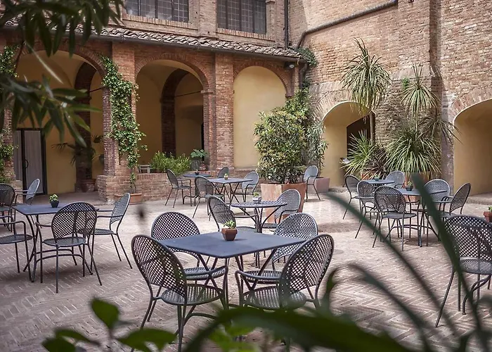 Il Chiostro Del Carmine